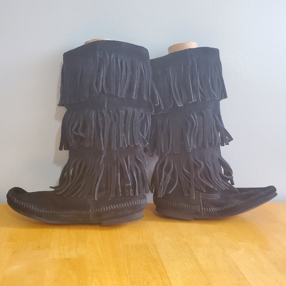Minnetonka Black Suede Fringe Moccasin Boots SZ 7 - Picture 3 of 8